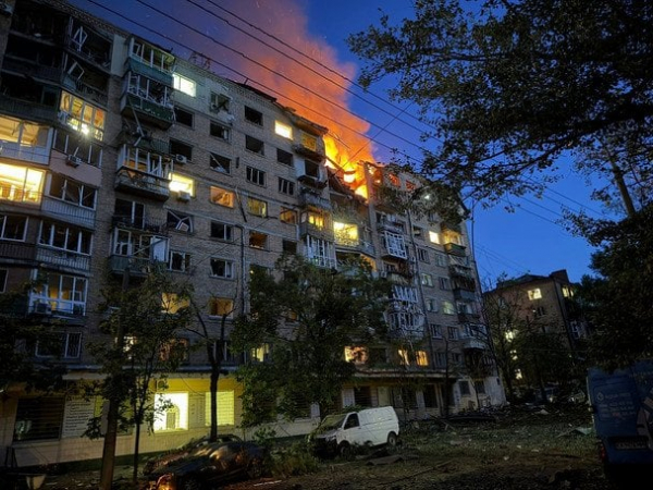 У Києві після нічної атаки РФ пошкоджено монастир: що відомо про наслідки
У Києві після нічної атаки РФ пошкоджено монастир: що відомо про наслідки