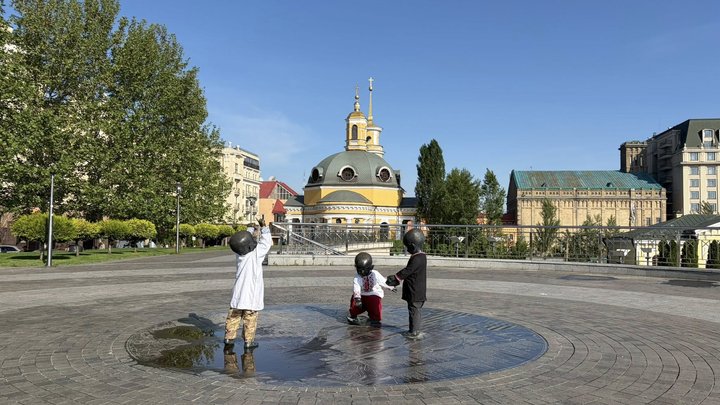 Малюків-засновників Києва переодягли у вишиванки різних регіонів