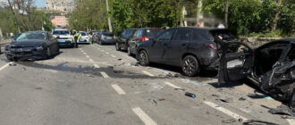 Водій Maserati втікав від патрульних та протаранив три автівки: відео