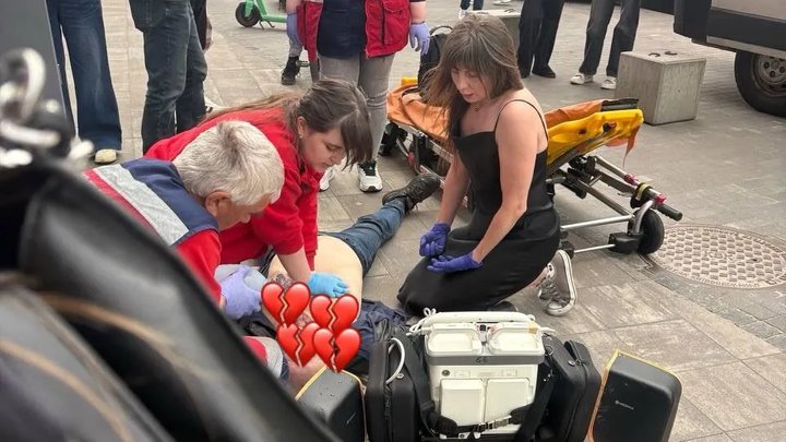 Чоловік помер біля Smart Plaza у Києві: свідки кажуть, що в метро не дали дефібрилятор
