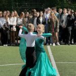 "Буду сумувати за атмосферою, яка в школі": у Києві пролунали останні дзвоники