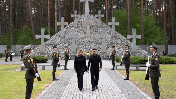 Президент Зеленський вшанував пам'ять жертв політичних репресій у Биківні