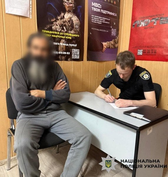 
 Гуляв голим по&nbsp;Хрещатику: в&nbsp;поліції заявили про дрібне хуліганство (фото)
 