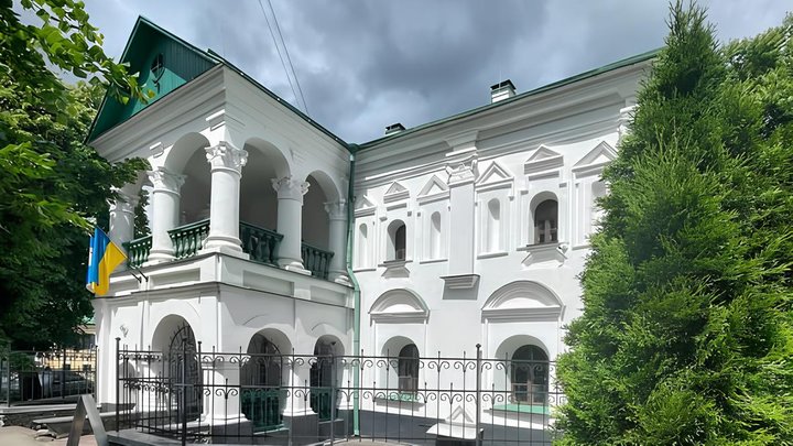 "Як тебе не любити, Києве мій": команди посольств привітали столицю України з Днем народження