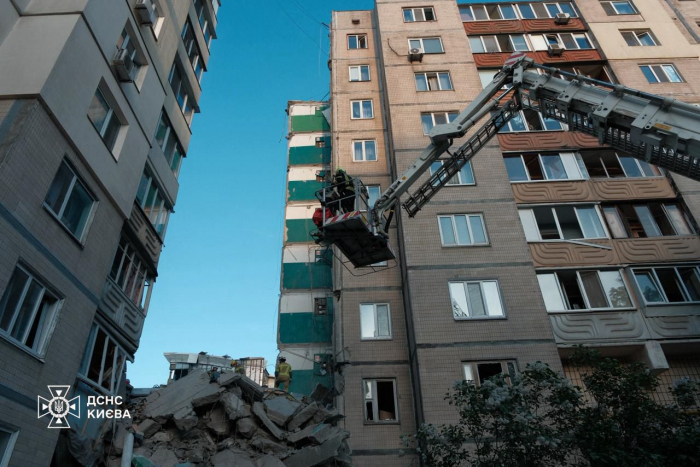 Росія масовано атакувала Київ, є постраждалі, під завалами шукають людей фото 2 1