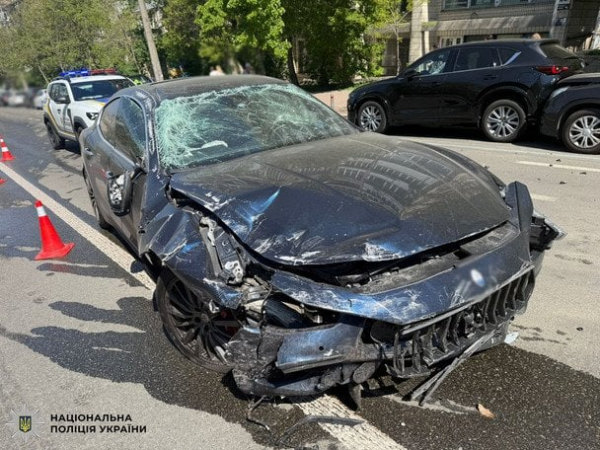 
 Водій Maserati втікав від патрульних та&nbsp;протаранив три автівки: відео
 