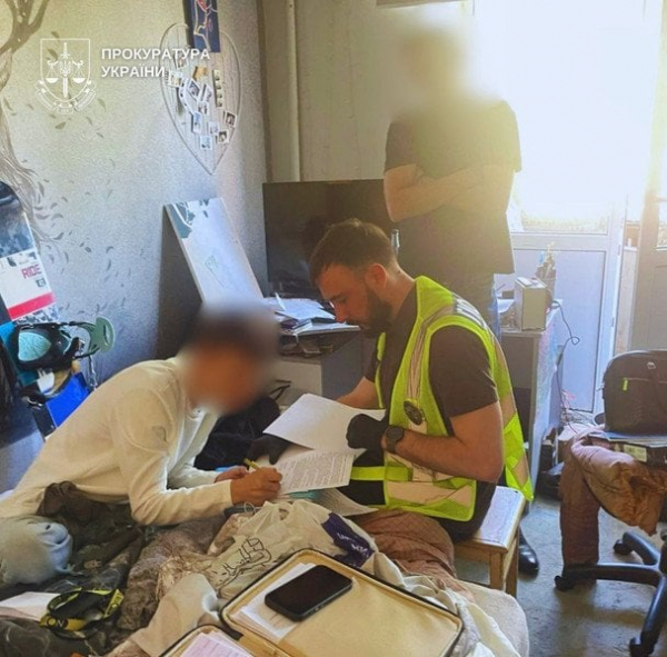Киянин ошукав на 700 тисяч гривень доньку загиблого військового
Киянин ошукав на 700 тисяч гривень доньку загиблого військового