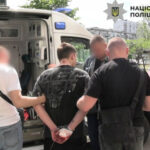 У Києві чоловік зірвався з 11 поверху, тікаючи від росіянина