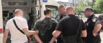У Києві чоловік зірвався з 11 поверху, тікаючи від росіянина