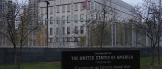 У ЄС заявили про виїзд посольства США з Києва після погроз: Україна відповіла, чи це правда