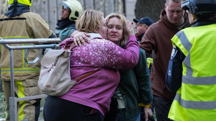 У Києві попрощалися з Мариною Гоменюк, життя якої обірвала ракета РФ, що влучила у багатоповерхівку 14 травня