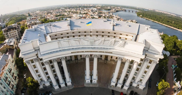 Вперше з часів Другої світової: ракетна атака РФ пошкодила будівлю МЗС України
Вперше з часів Другої світової: ракетна атака РФ пошкодила будівлю МЗС України