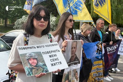 "3-4 місяці перетворилися на 4 роки тортур": у Києві триває акція на підтримку полонених Маріупольського гарнізону