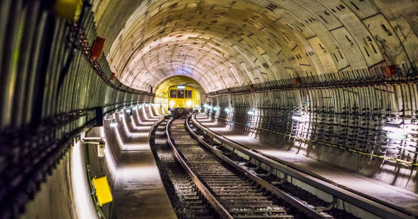 
 Коли у Києві можуть завершити будівництво метро на Виноградар: відповідь Кличка
 