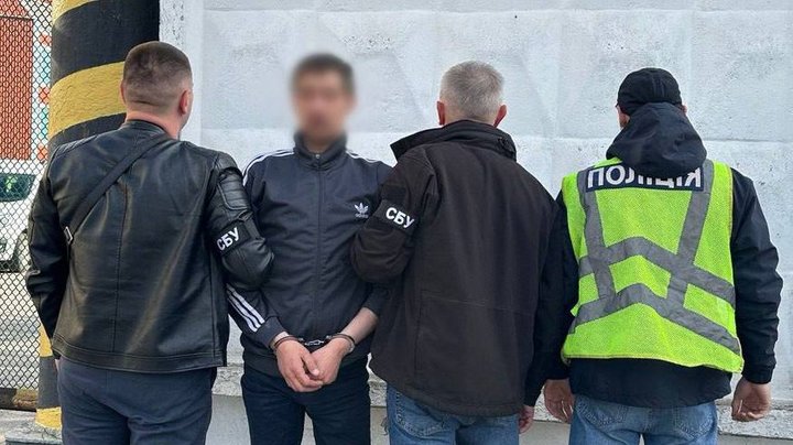 Намагався зірвати рух військового ешелону: у Києві до 15 років ув’язнення засудили диверсанта за підпал на Укрзалізниці
