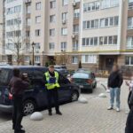 У Києві чоловік стріляв в авто: поліція розшукала підозрюваного