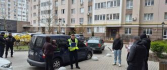 У Києві чоловік стріляв в авто: поліція розшукала підозрюваного