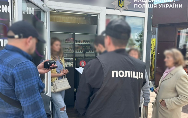 У Києві викрили схему збуту вейпів та іншої контрафактної продукції У Києві викрили схему збуту вейпів та іншої контрафактної продукції