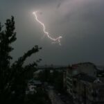 На сьогодні і завтра метеорологи прогнозують грозу у Києві та області