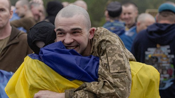 "3-4 місяці перетворилися на 4 роки тортур": у Києві триває акція на підтримку полонених Маріупольського гарнізону