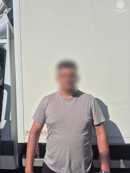 
 У&nbsp;Києві водій Mercedes стріляв у&nbsp;бік іншого авто та&nbsp;втік: що&nbsp;відомо (фото)
 