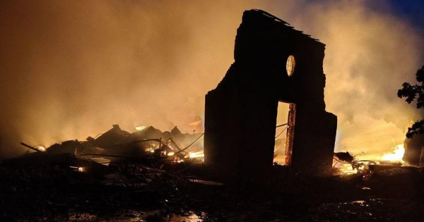 Росія знищила унікальну костюмну колекцію кіностудії Довженка в Києві: спалахнула пожежа після атаки (фото)