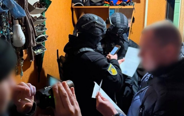 У Києві 18-річний хлопець "продавав" військовим ЗСУ неіснуючі пікапи