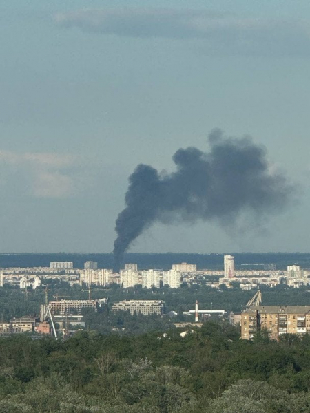 У Києві спалахнула масштабна пожежа на лівому березі: що горить