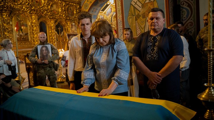 У Києві хвилиною мовчання вшанували пам'ять парамедикині "Госпітальєрів" Ірини Цибух