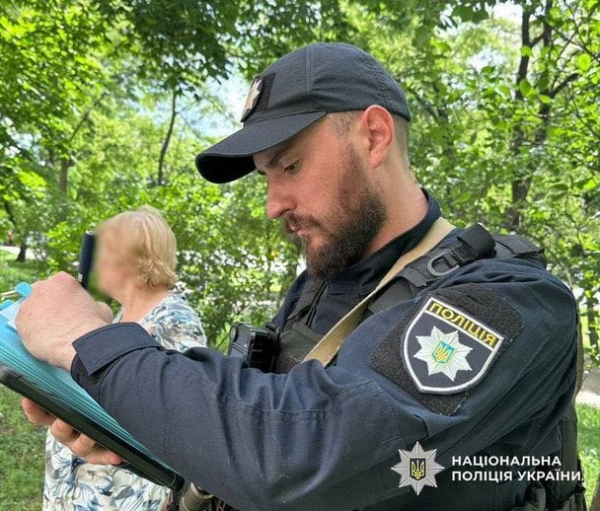 Песика породи бішон викинули з вікна у Києві — зоозахисники шокували подробицями