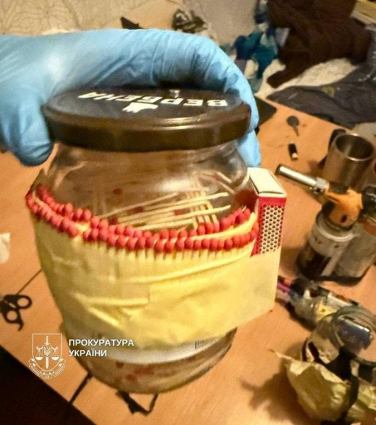 
 У&nbsp;Києві майстер з&nbsp;ремонту погрожував пенсіонерці гранатою та&nbsp;обчистив квартиру: подробиці
 