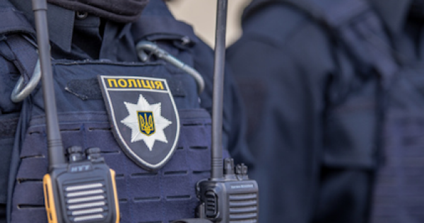 У Києві сталася сутичка поліції та натовпу людей — що відомо зараз (відео)
