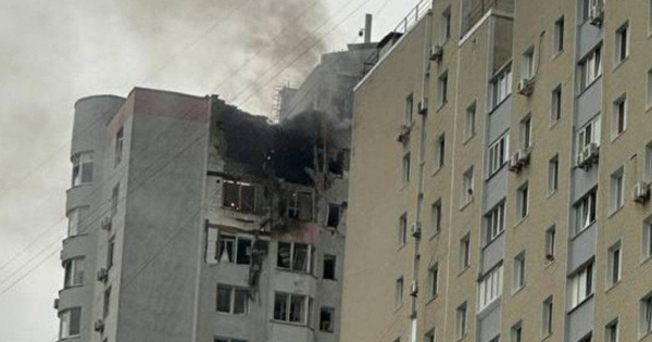 Росія знову атакувала Київ: безпілотник влучив у будинок (фото)