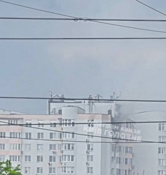Росія знову атакувала Київ: безпілотник влучив у будинок (фото)