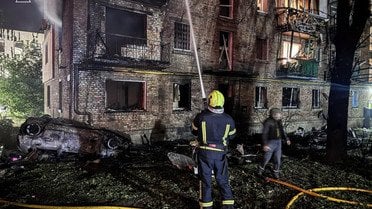 Загиблий, поранені, пожежі та руйнування: ворог завдав удару по Києву (фото), (відео)