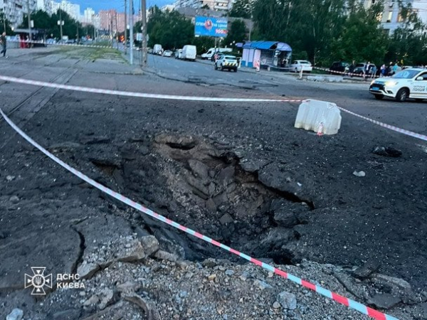 Росія втретє за тиждень атакувала Київ: гриміли вибухи, спалахнули пожежі, є поранені — усі деталі (фото)