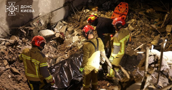 З-під завалів у Дарницькому районі дістали ще двох загиблих: жертв удару по Києву вже 18