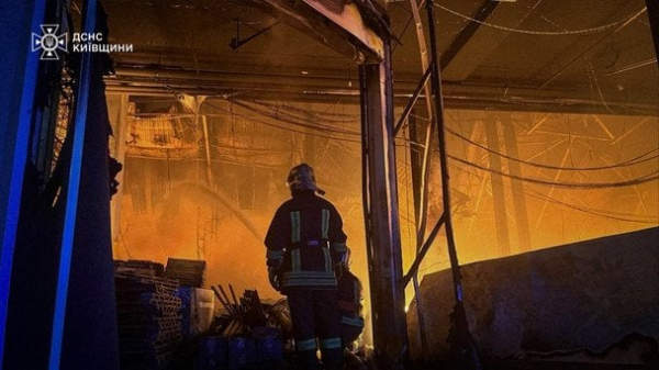 Цієї ночі Київ знову палав: балістика атакувала житлові будинки та метро, є жертви — все про наслідки (фото, відео)