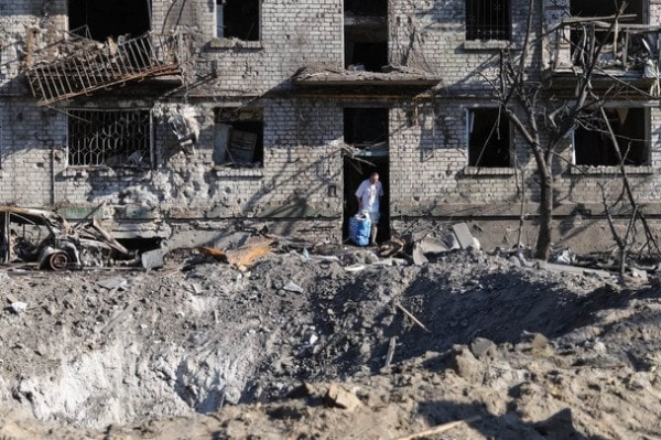 "Там лежить мій син Рома, він мертвий": моторошні кадри кривавої атаки РФ по Києву (18+)
