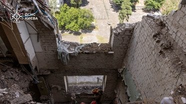 Удар по Києву: ДСНС завершила розбір завалів у багатоповерхівці, кількість жертв знову зросла