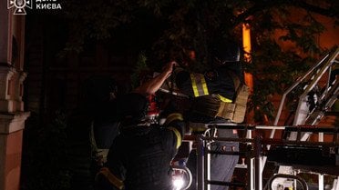 Загиблий, поранені, пожежі та руйнування: ворог завдав удару по Києву (фото), (відео)