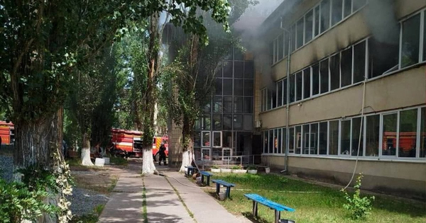 На Київщині сталася пожежа у центрі для безпритульних: евакуювали близько 40 людей (фото)