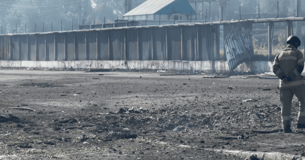 "20 років життя — і все згоріло": ракети випалили легендарний ринок Києва, у вогні 1700 квадратів (відео)