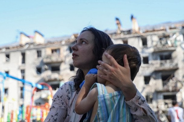"Там лежить мій син Рома, він мертвий": моторошні кадри кривавої атаки РФ по Києву (18+)
