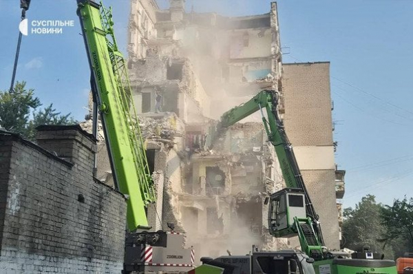 "Там лежить мій син Рома, він мертвий": моторошні кадри кривавої атаки РФ по Києву (18+)