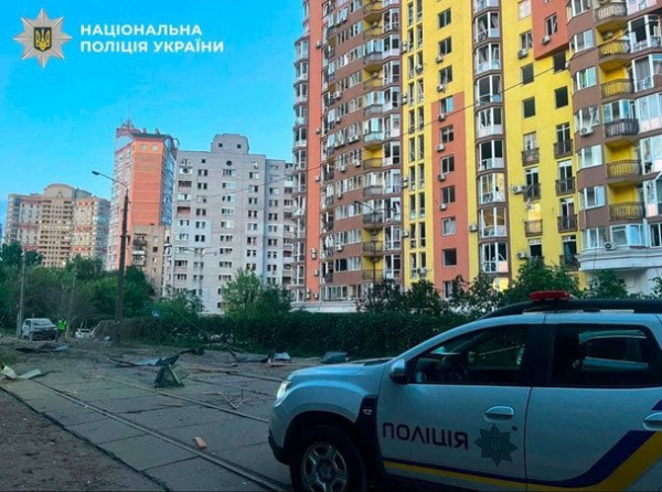 Цієї ночі Київ знову палав: балістика атакувала житлові будинки та метро, є жертви — все про наслідки (фото, відео)