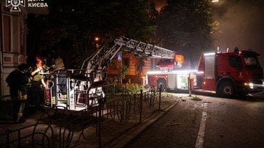 Загиблий, поранені, пожежі та руйнування: ворог завдав удару по Києву (фото), (відео)