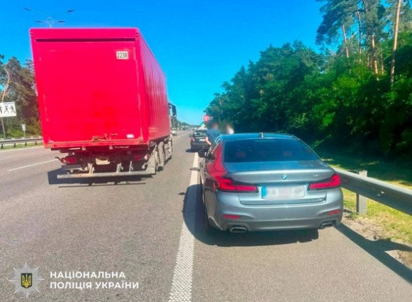 П’яний водій BMW збив батька й сина на велосипедах: 17-річний юнак загинув