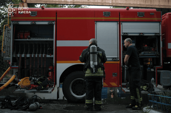 Удар балістикою по Києву: кількість постраждалих зросла, на місцях працюють рятувальники (фото)