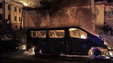 Загиблий, поранені, пожежі та руйнування: ворог завдав удару по Києву (фото), (відео)